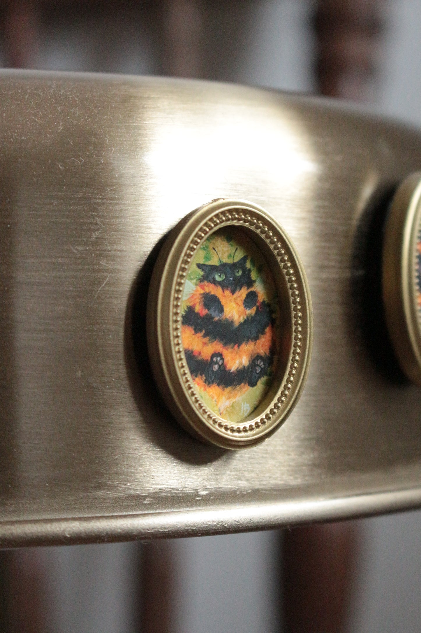 tiny print magnet 2.5 x 3.5 cm (1 x 1.5in) - hydrangea bumble cat