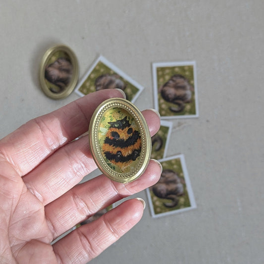 tiny print magnet 2.5 x 3.5 cm (1 x 1.5in) - hydrangea bumble cat